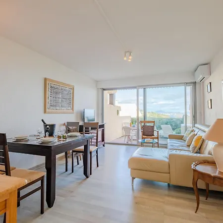 Апартаменты Les Louvans-1 By Interhome *